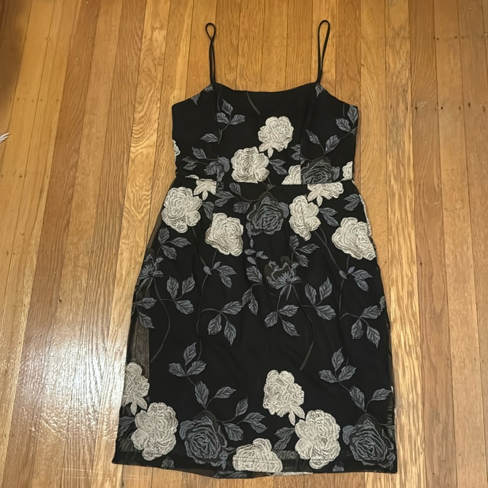 Size Medium Lulu’s floral dress.
